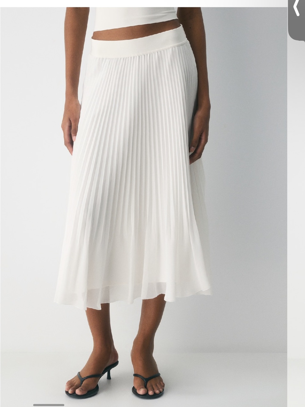 Aritzia Wilfred
Twirl Pleated Skirt white 6